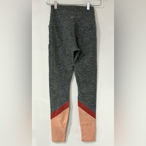 Beyond Yoga Space-Dyed High-Waisted Leggings Charcoal XS - Picture 3 of 9